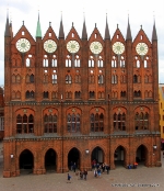 Der Alte Markt mit Rathaus