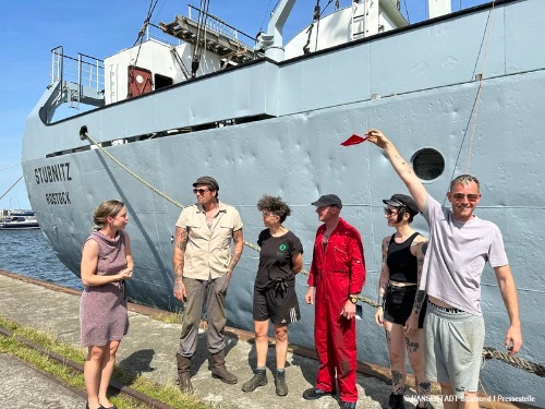 Begrüßung der Stubnitz-Crew im Hafen Stralsund