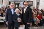 Margot Friedländer (Bildmitte), Oberbürgermeister Alexander Badrow (rechts) und André Schmitz-Schwarzkopf, Vorstandsvorsitzender der Schwarzkopf-Stiftung, vor Beginn der Lesung in St. Jakobi.